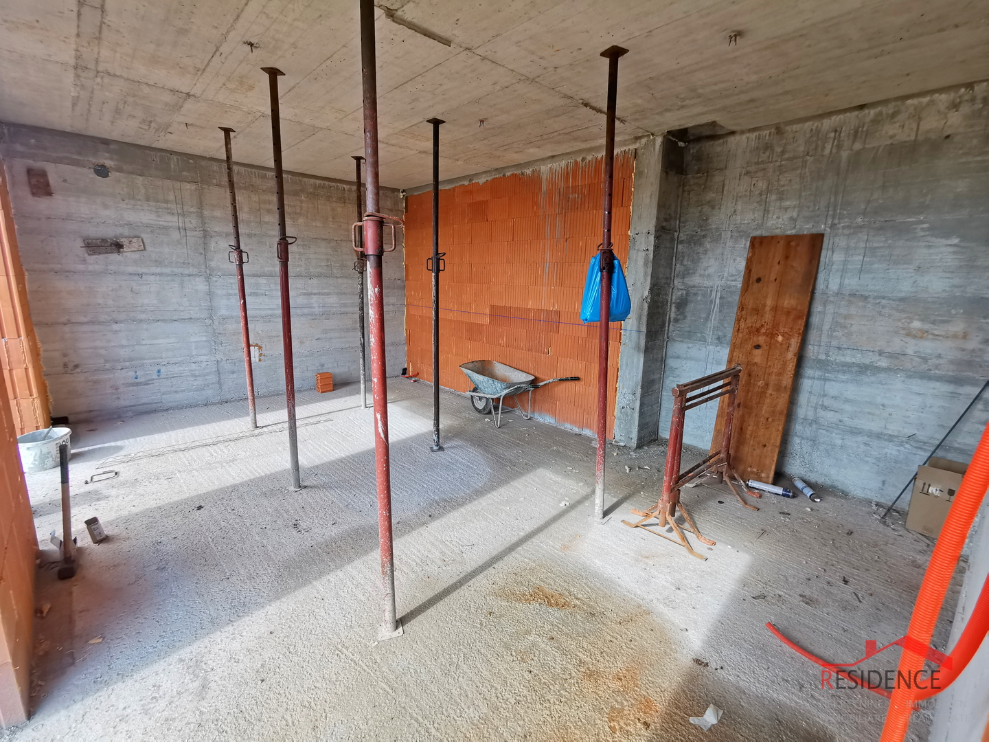 Stan, novogradnja, prizemlje, parkirno mjesto, vrt