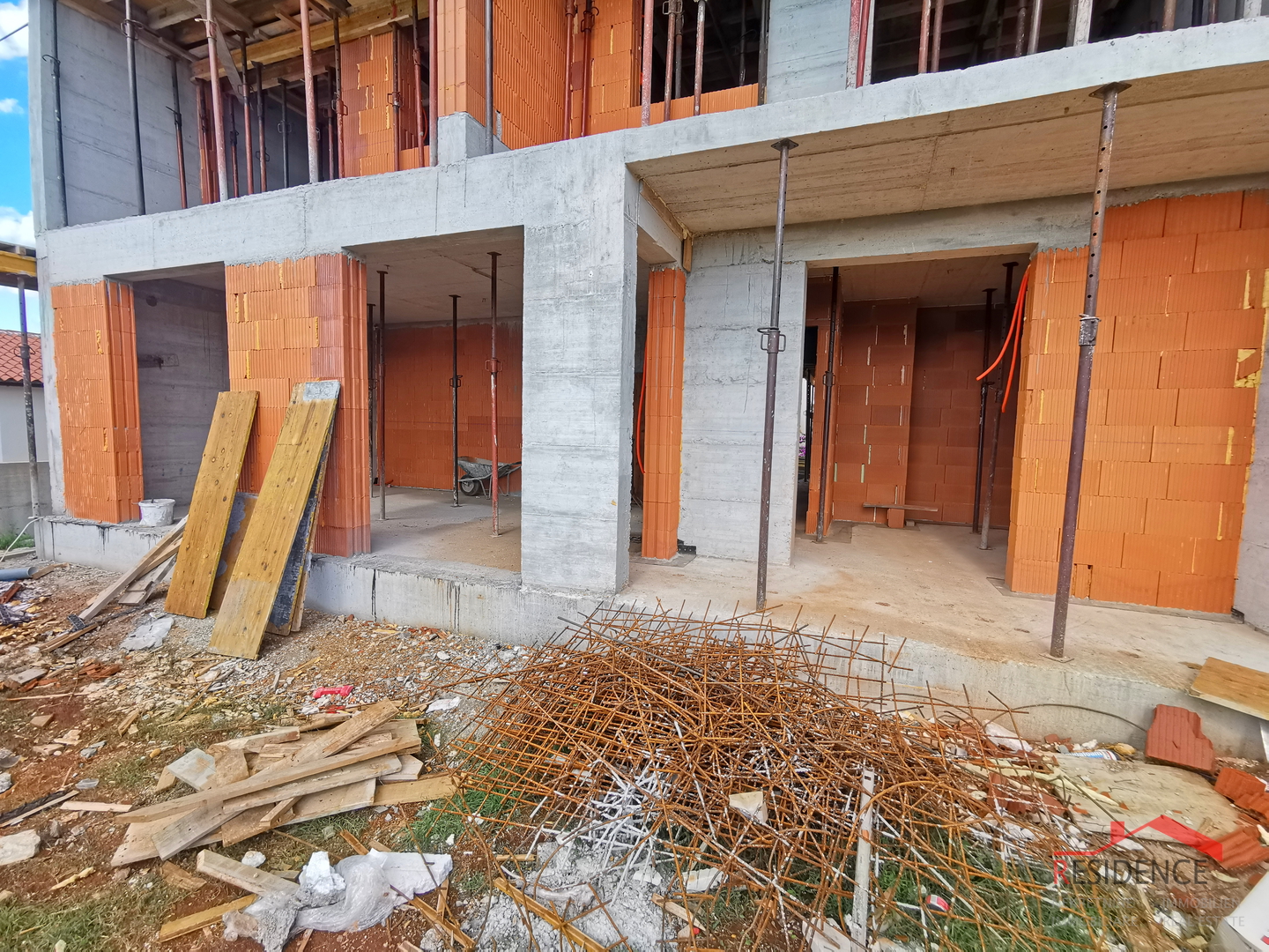 Stan, novogradnja, prizemlje, parkirno mjesto, vrt