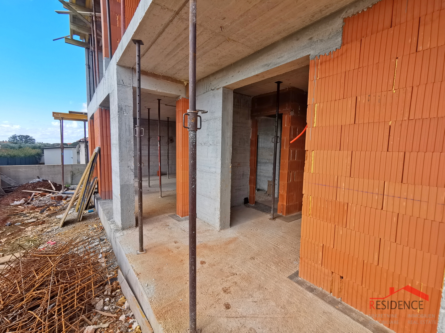 Stan, novogradnja, prizemlje, parkirno mjesto, vrt