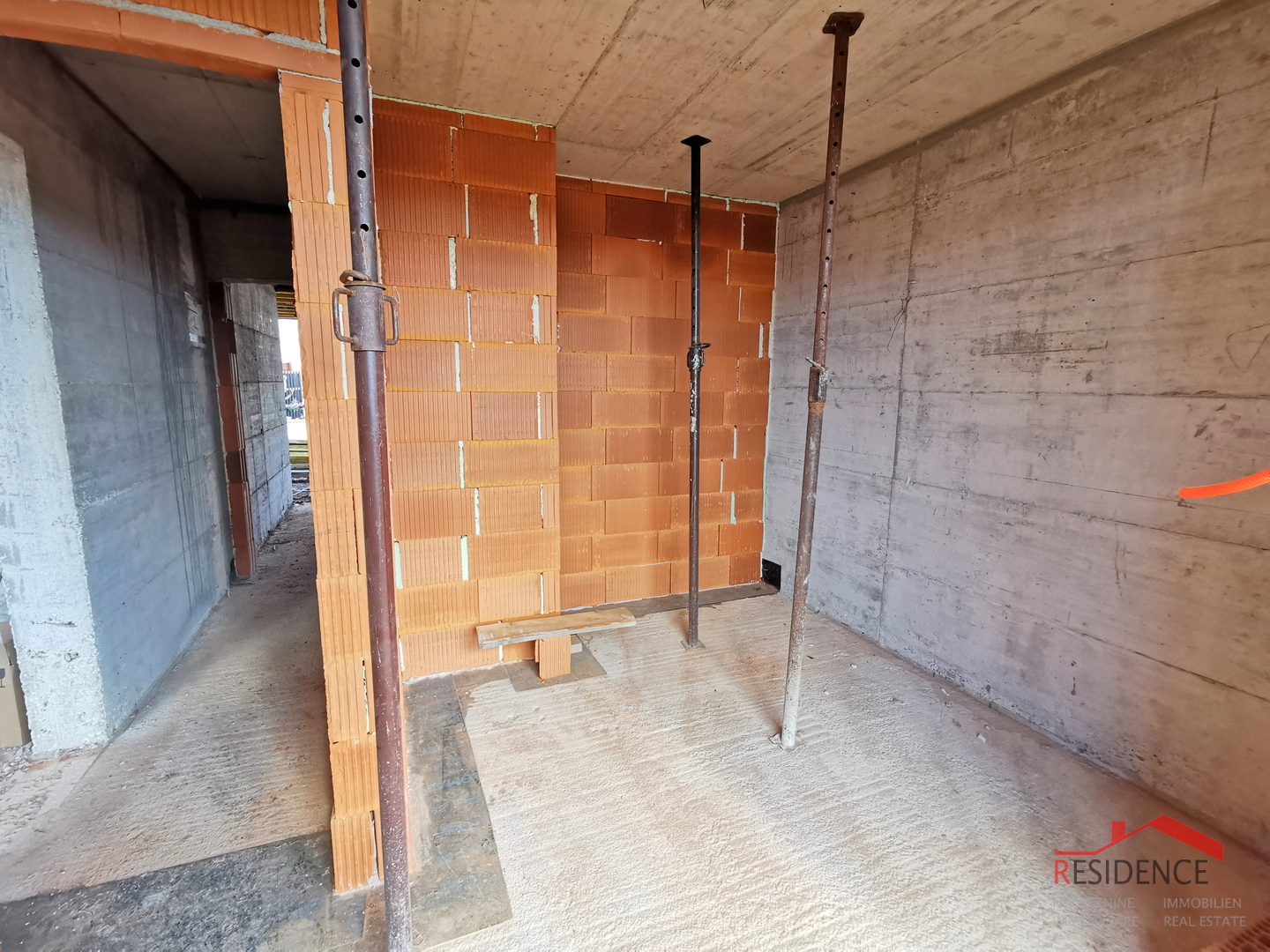 Stan, novogradnja, prizemlje, parkirno mjesto, vrt