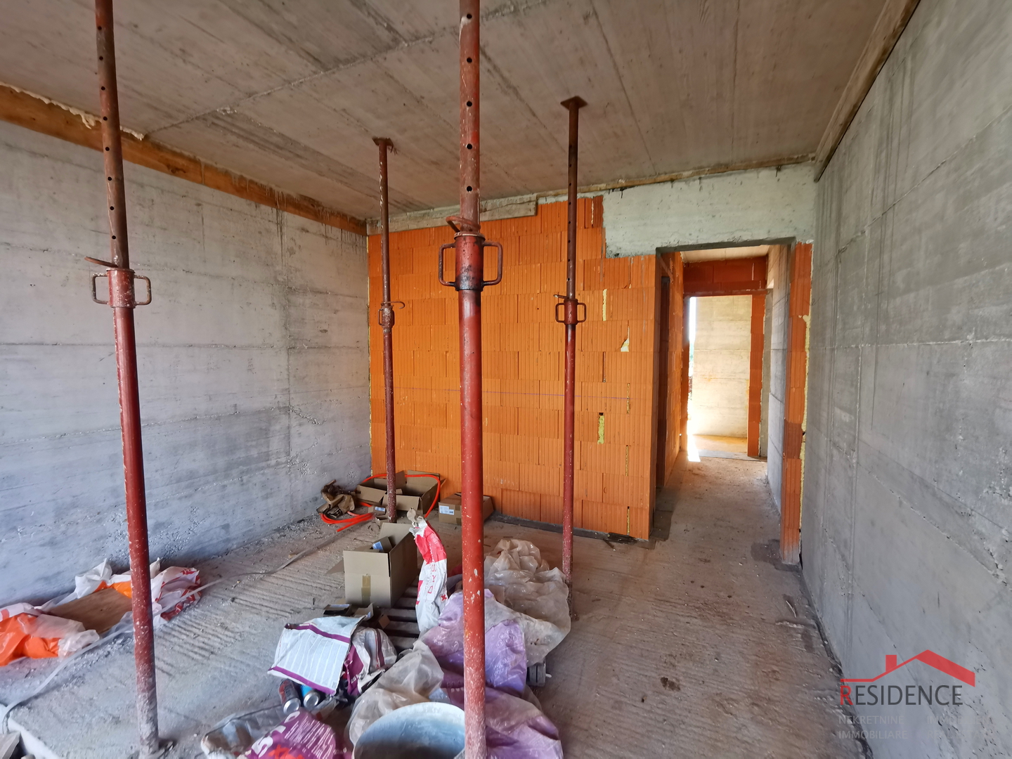 Stan, novogradnja, prizemlje, parkirno mjesto, vrt