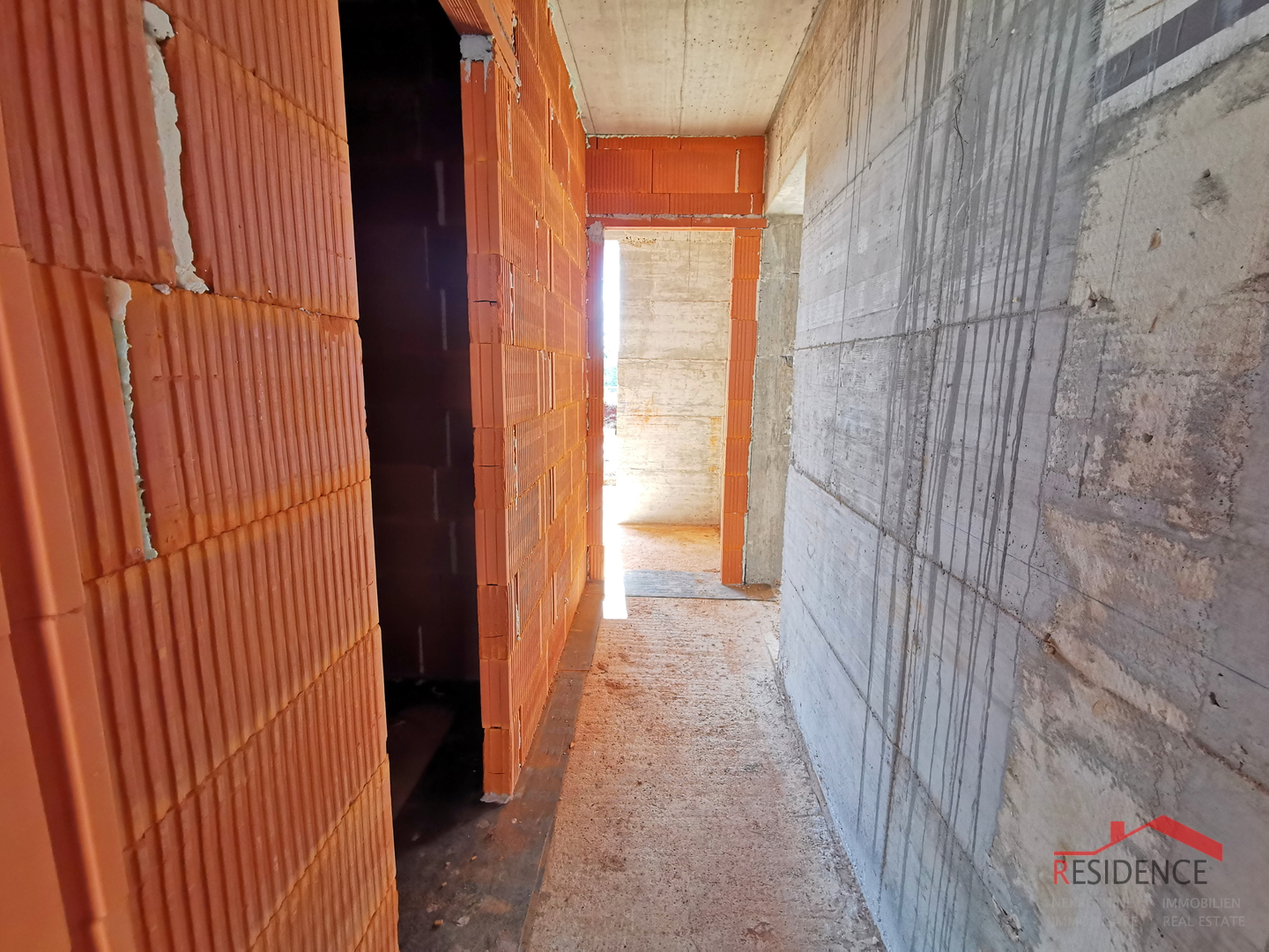 Stan, novogradnja, prizemlje, parkirno mjesto, vrt