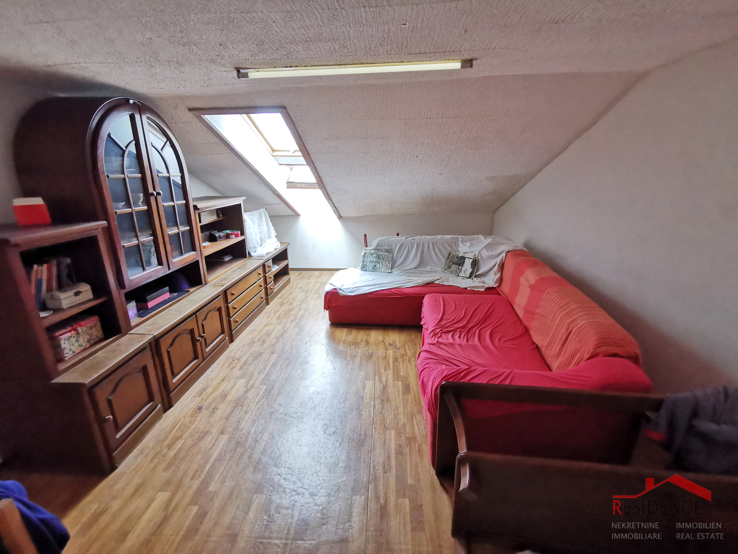 Pula, Zentrum, Wohnung im 4. Stock, für die Renovierung