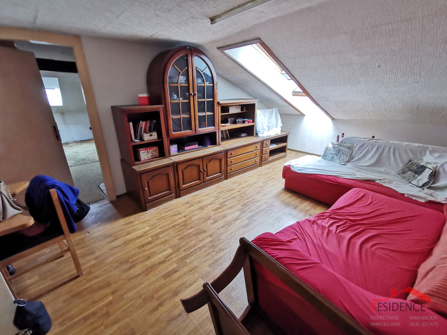 Pula, Zentrum, Wohnung im 4. Stock, für die Renovierung