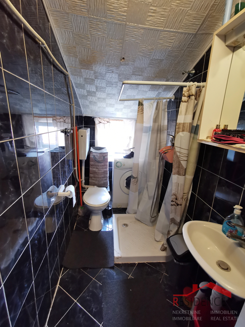 Pula, Zentrum, Wohnung im 4. Stock, für die Renovierung