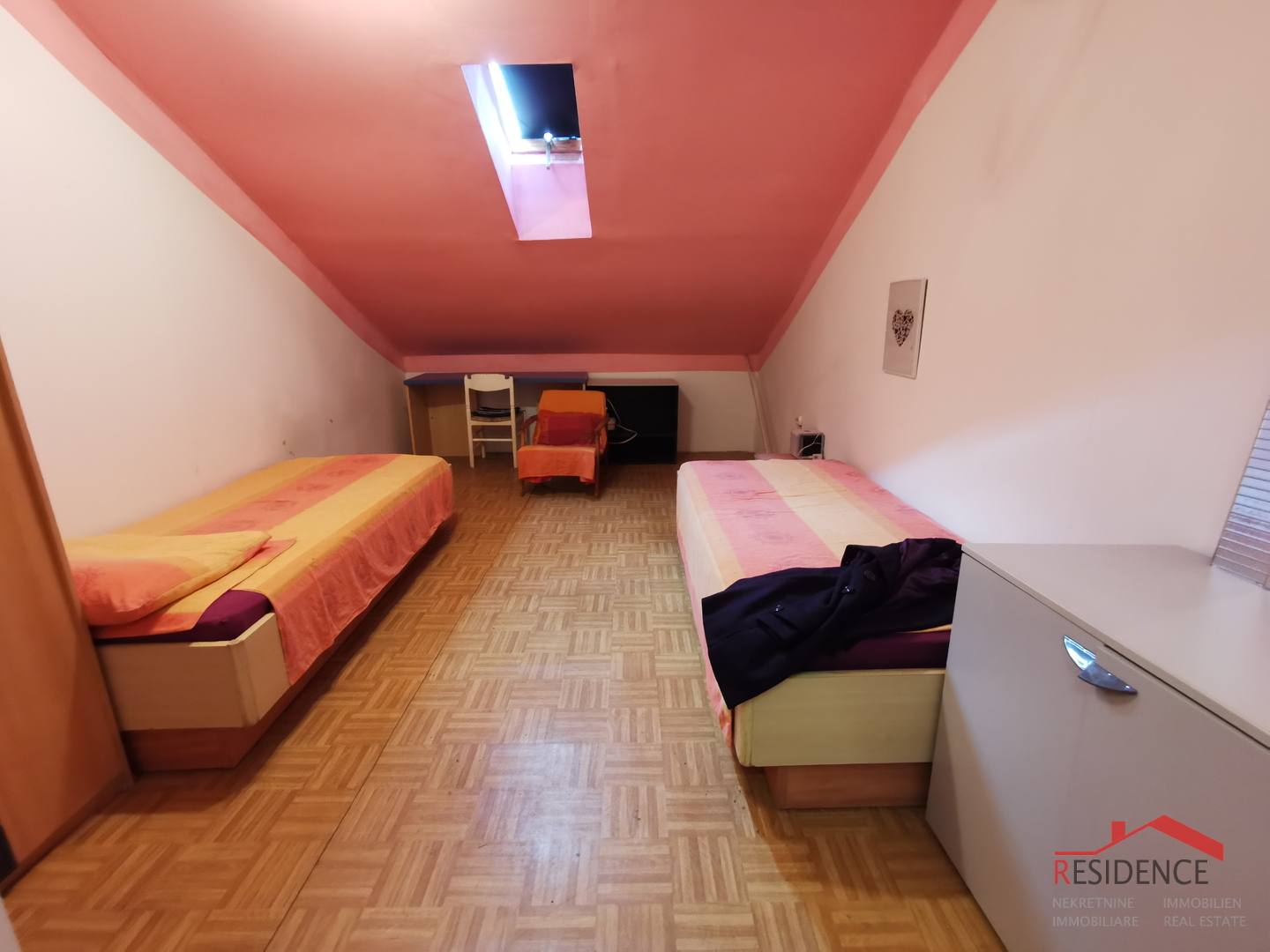 Pula, Zentrum, Wohnung im 4. Stock, für die Renovierung