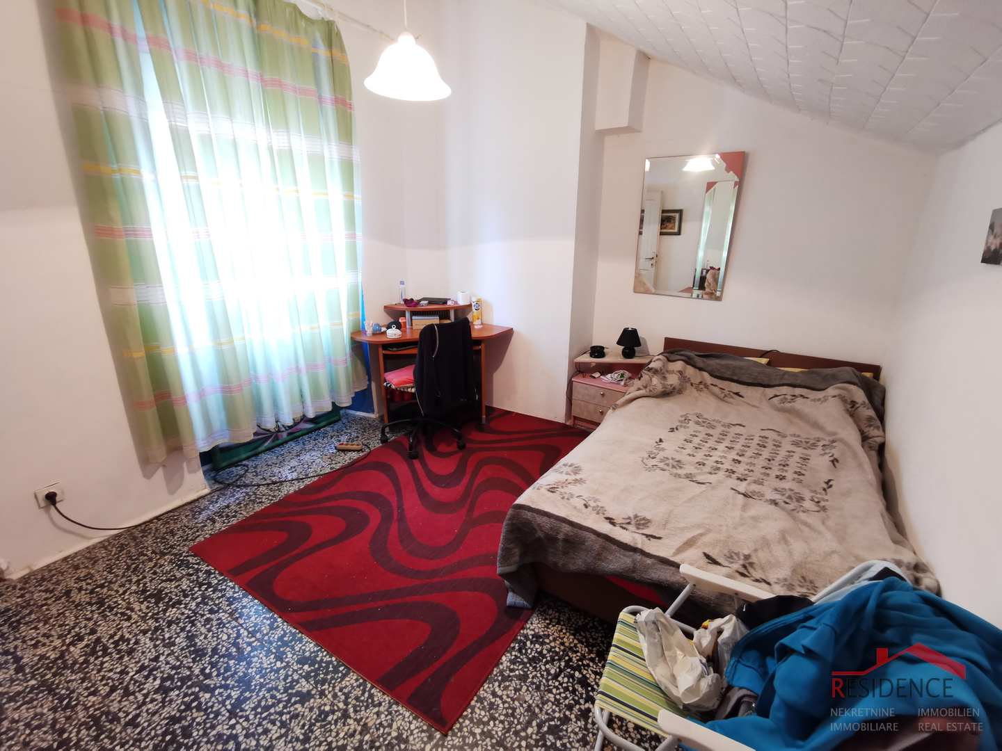 Pula, Zentrum, Wohnung im 4. Stock, für die Renovierung