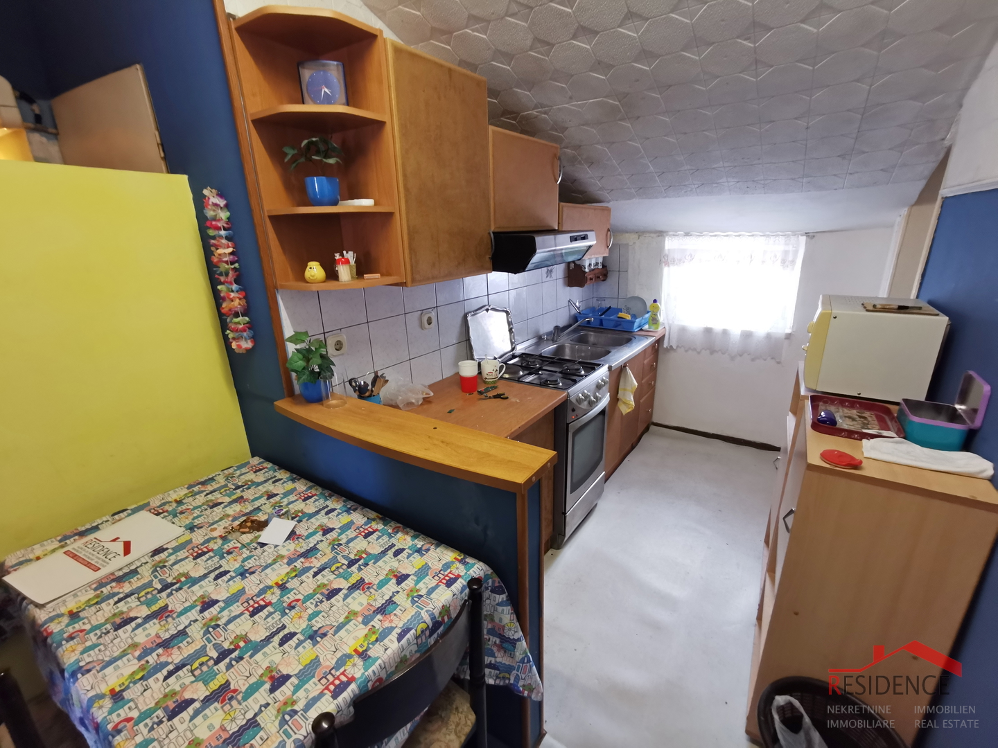 Pula, Zentrum, Wohnung im 4. Stock, für die Renovierung