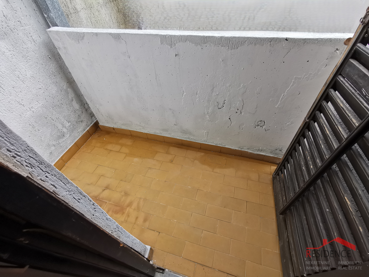 Pula - širi centar,  stan na 4. katu