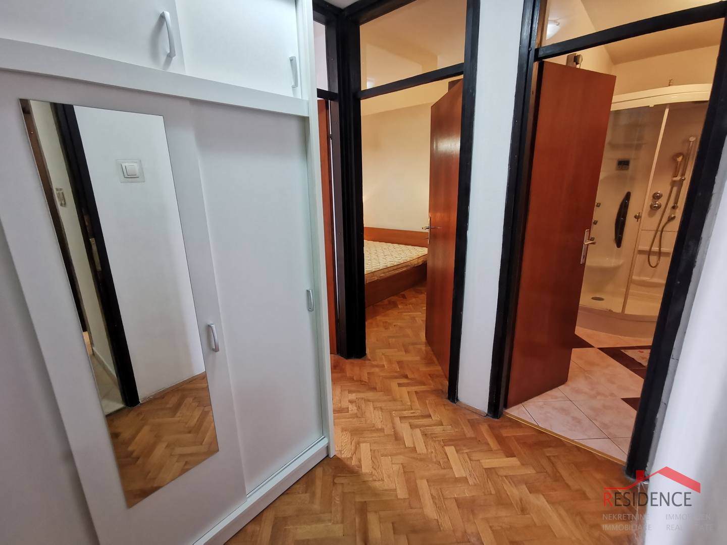 Pula - širi centar,  stan na 4. katu