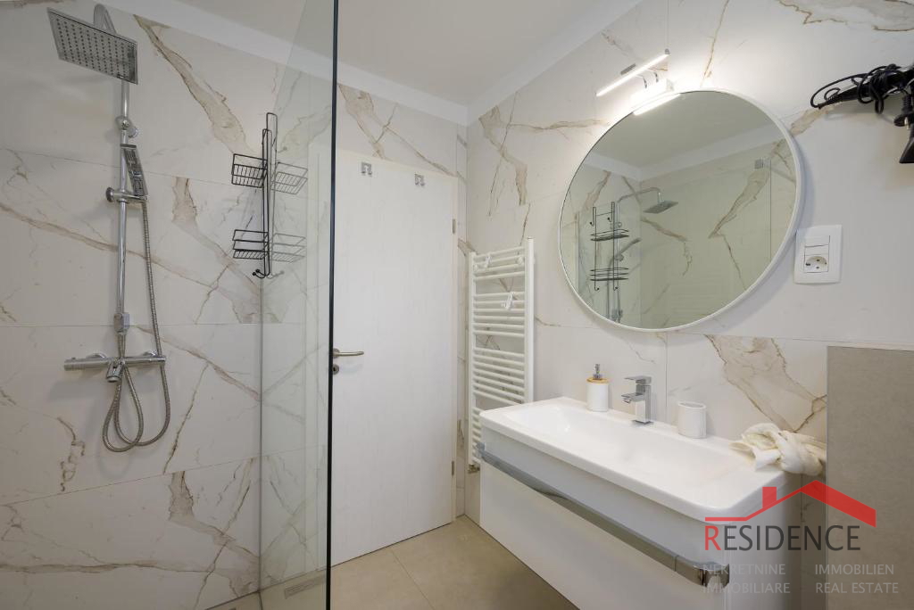 Prostrana kuća s 7 apartmana i velikim vrtom u Štinjanu