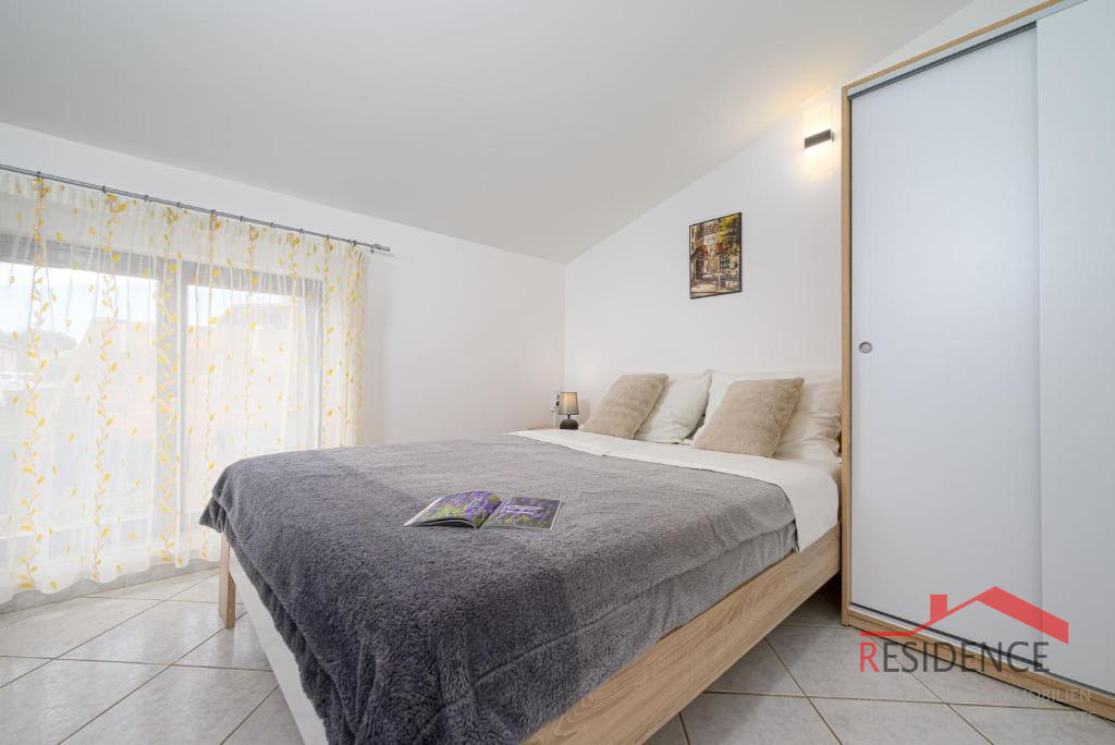 Prostrana kuća s 7 apartmana i velikim vrtom u Štinjanu