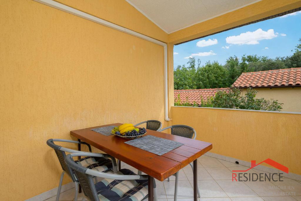 Prostrana kuća s 7 apartmana i velikim vrtom u Štinjanu