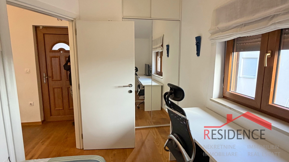 &Scaron;tinjan&comma; 1&period; Stock&comma; 2 Schlafzimmer&comma; 2 Parkpl&auml;tze