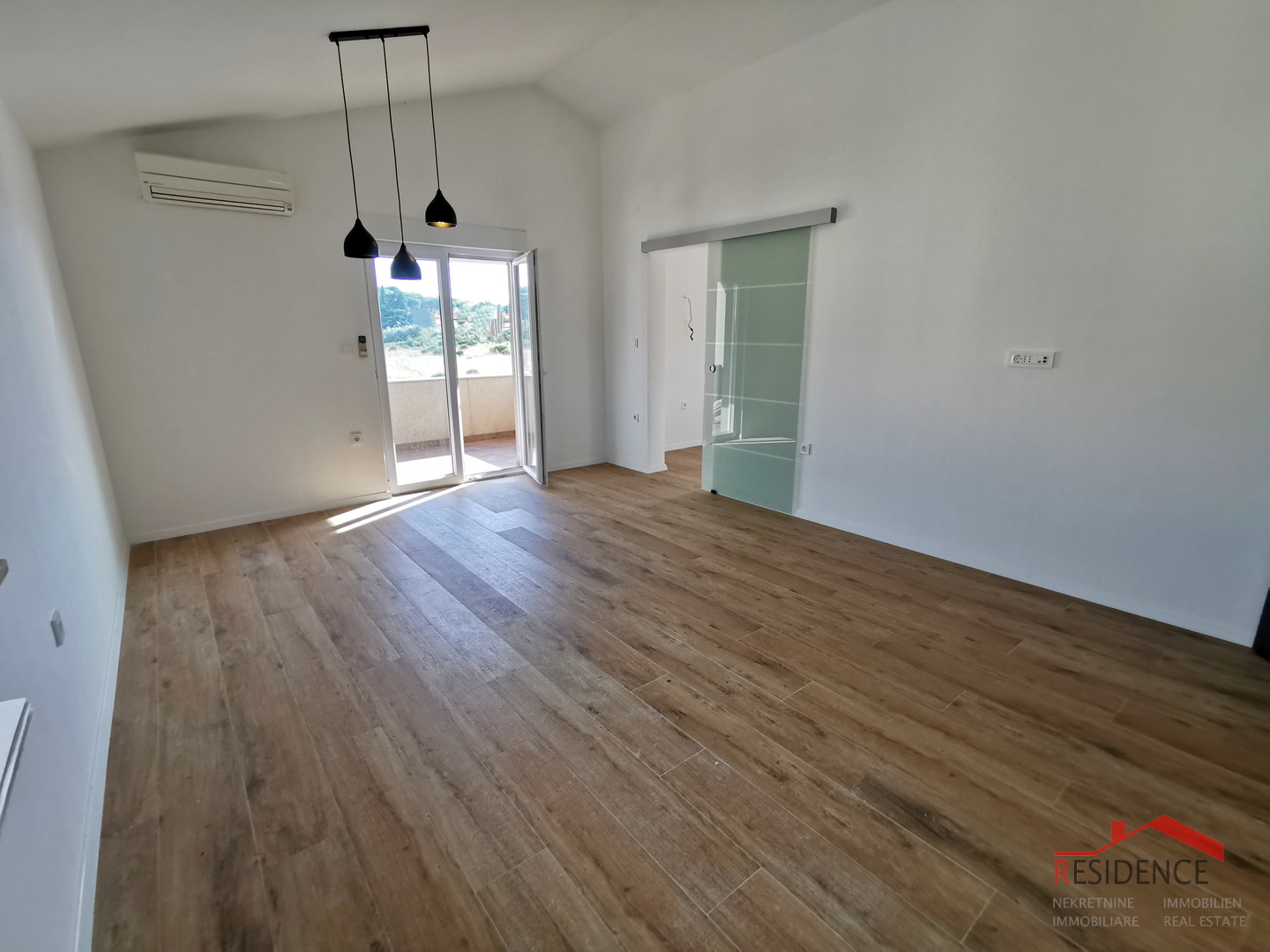 Pula, Valdebek, stan, 2 spavaće sobe, parkirno mjesto, spremište