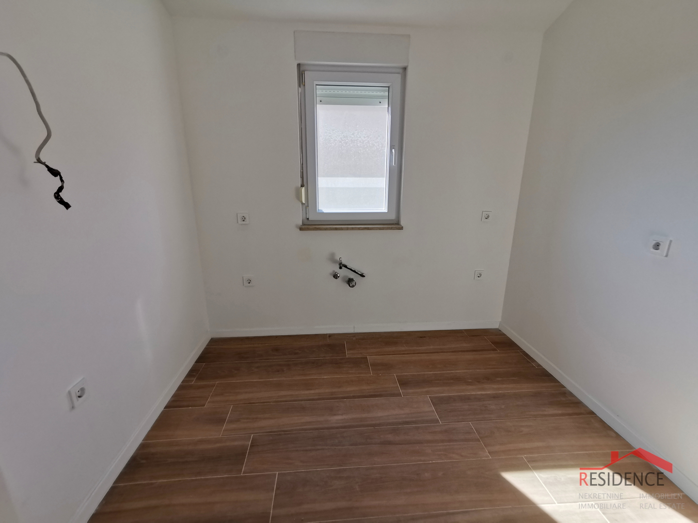 Pula, Valdebek, stan, 2 spavaće sobe, parkirno mjesto, spremište