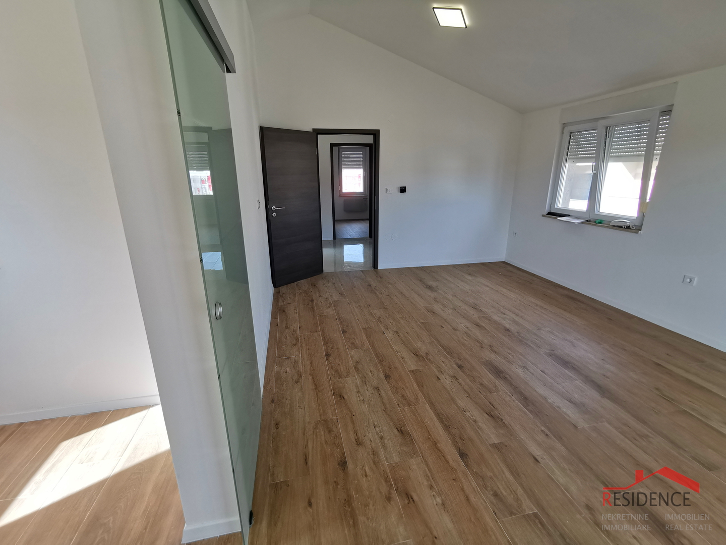 Pula, Valdebek, stan, 2 spavaće sobe, parkirno mjesto, spremište