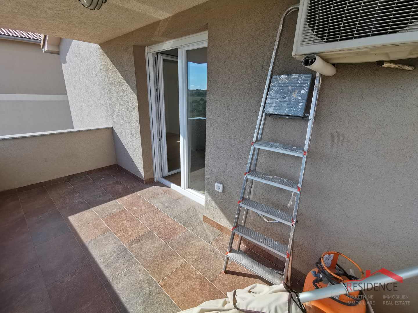 Pula, Valdebek, stan, 2 spavaće sobe, parkirno mjesto, spremište