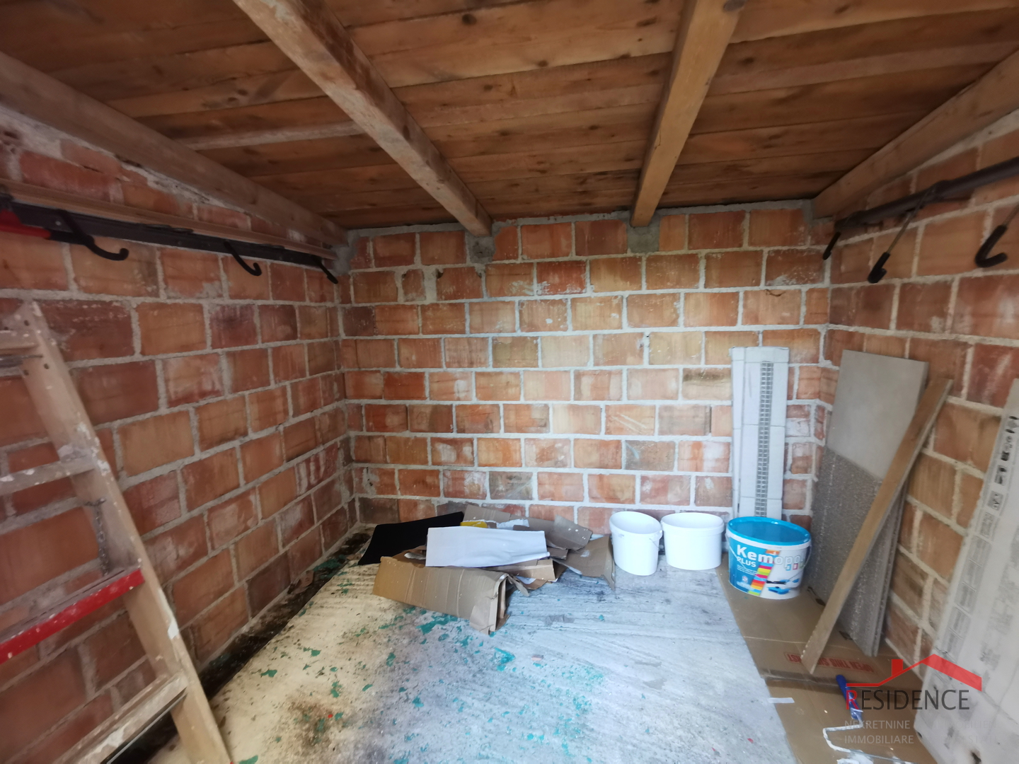 Pula, Valdebek, stan, 2 spavaće sobe, parkirno mjesto, spremište