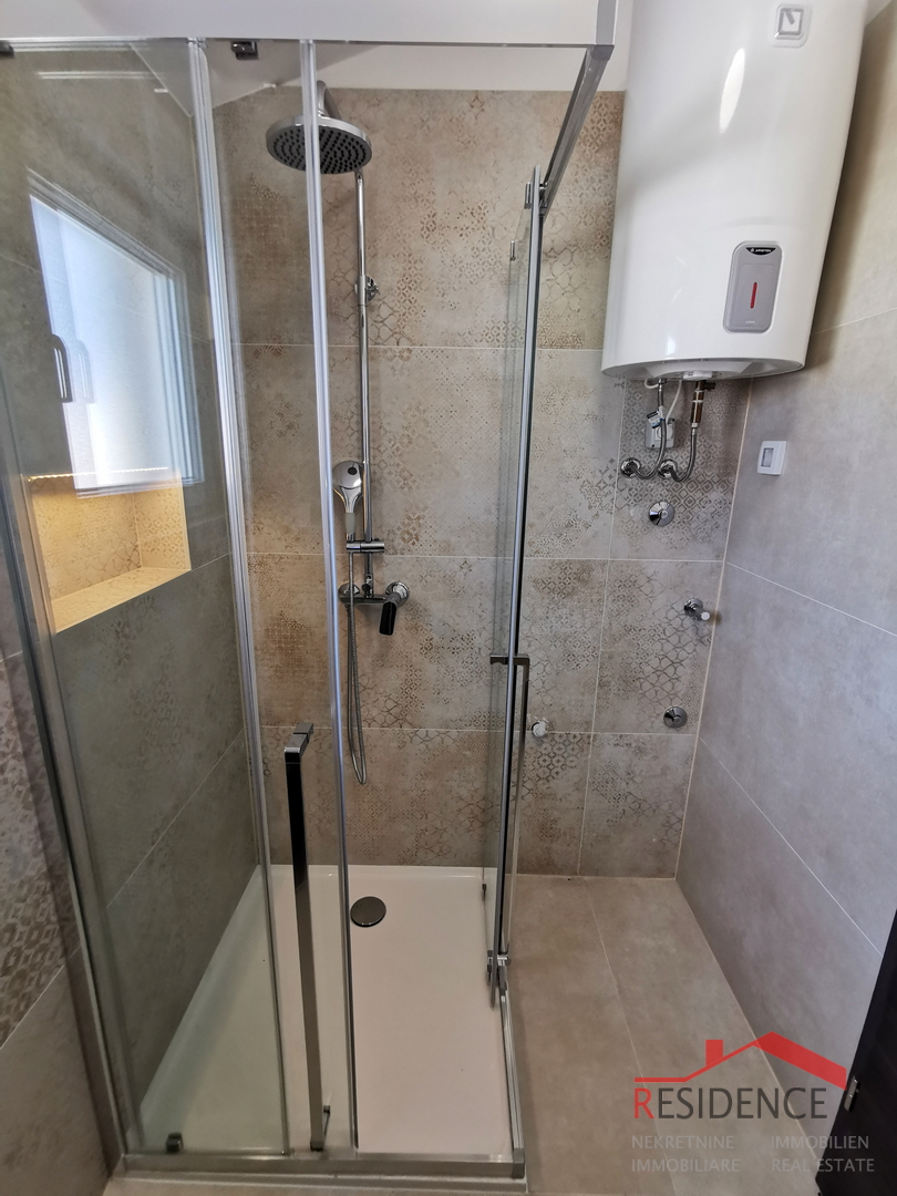 Pula, Valdebek, stan, 2 spavaće sobe, parkirno mjesto, spremište