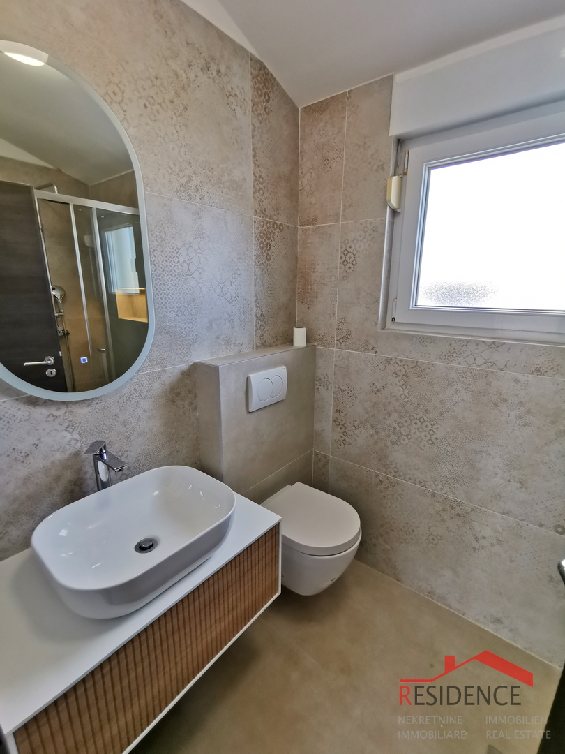 Pula, Valdebek, stan, 2 spavaće sobe, parkirno mjesto, spremište