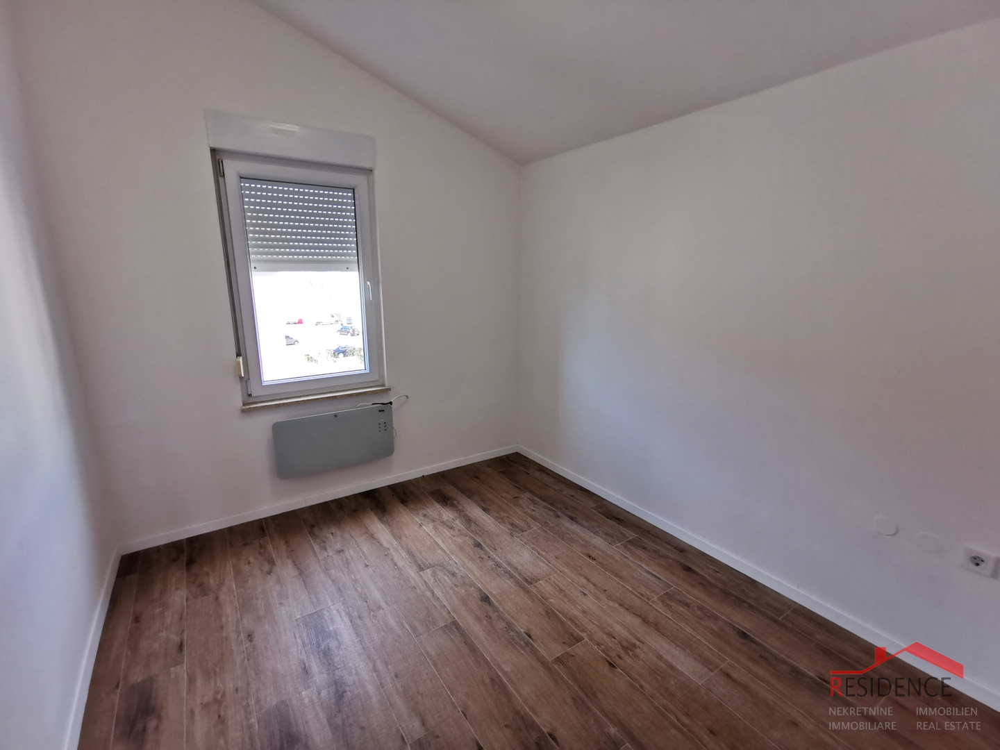 Pula, Valdebek, stan, 2 spavaće sobe, parkirno mjesto, spremište