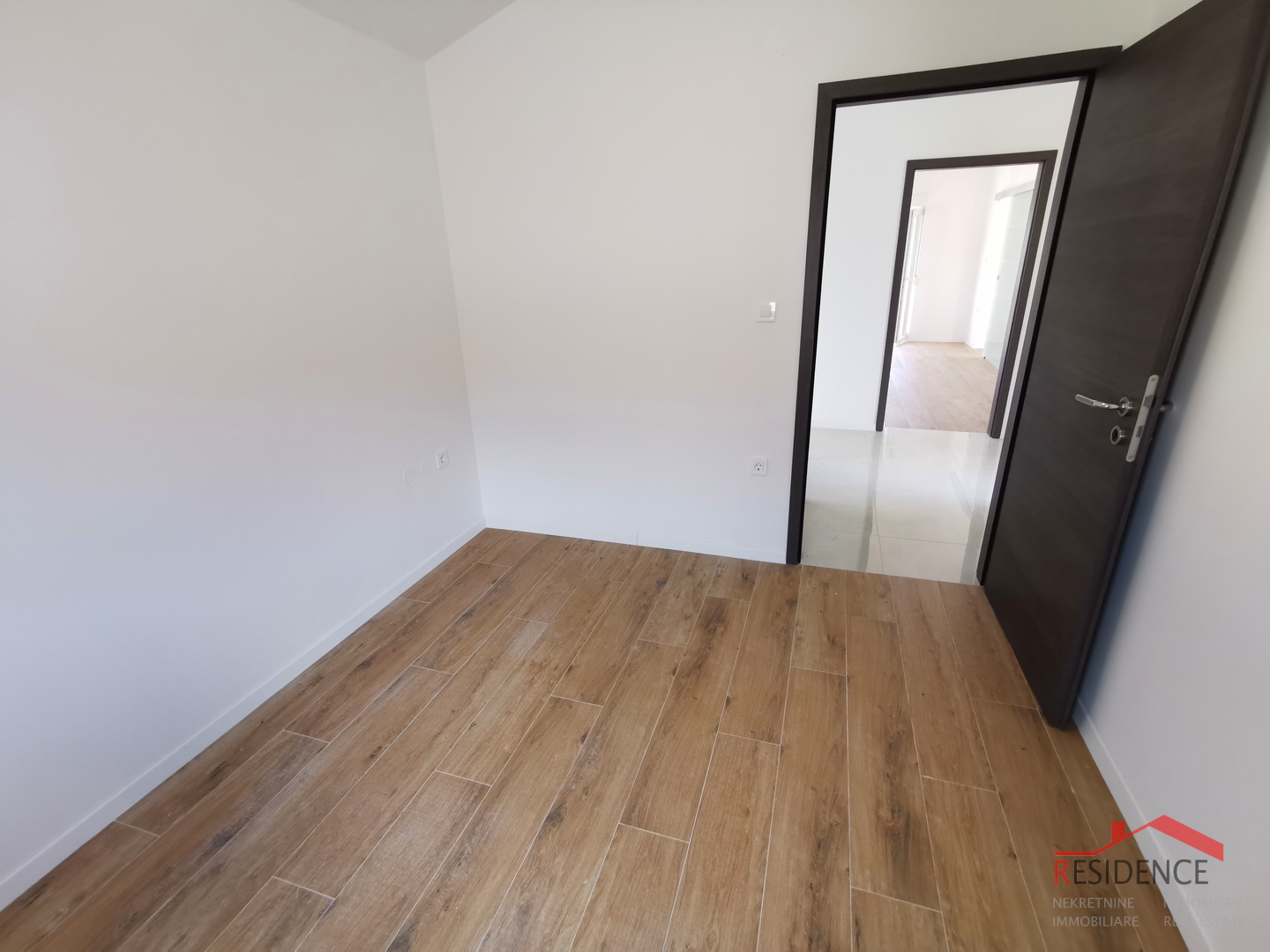 Pula, Valdebek, stan, 2 spavaće sobe, parkirno mjesto, spremište