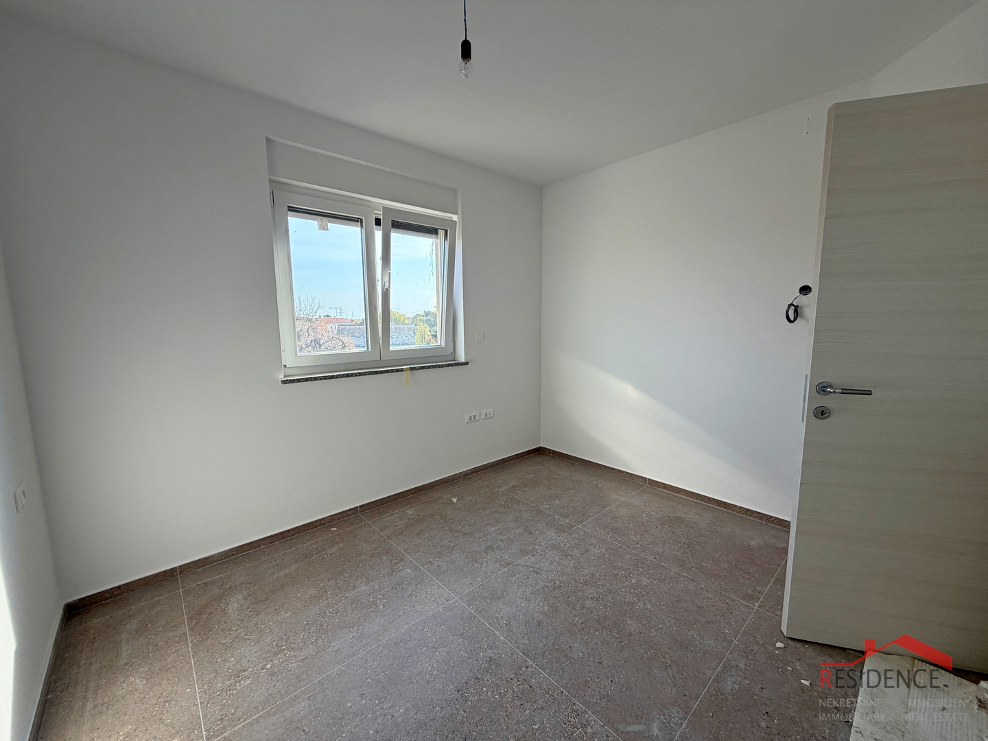 Pula, Valdebek, stan na 2 .katu, garaža