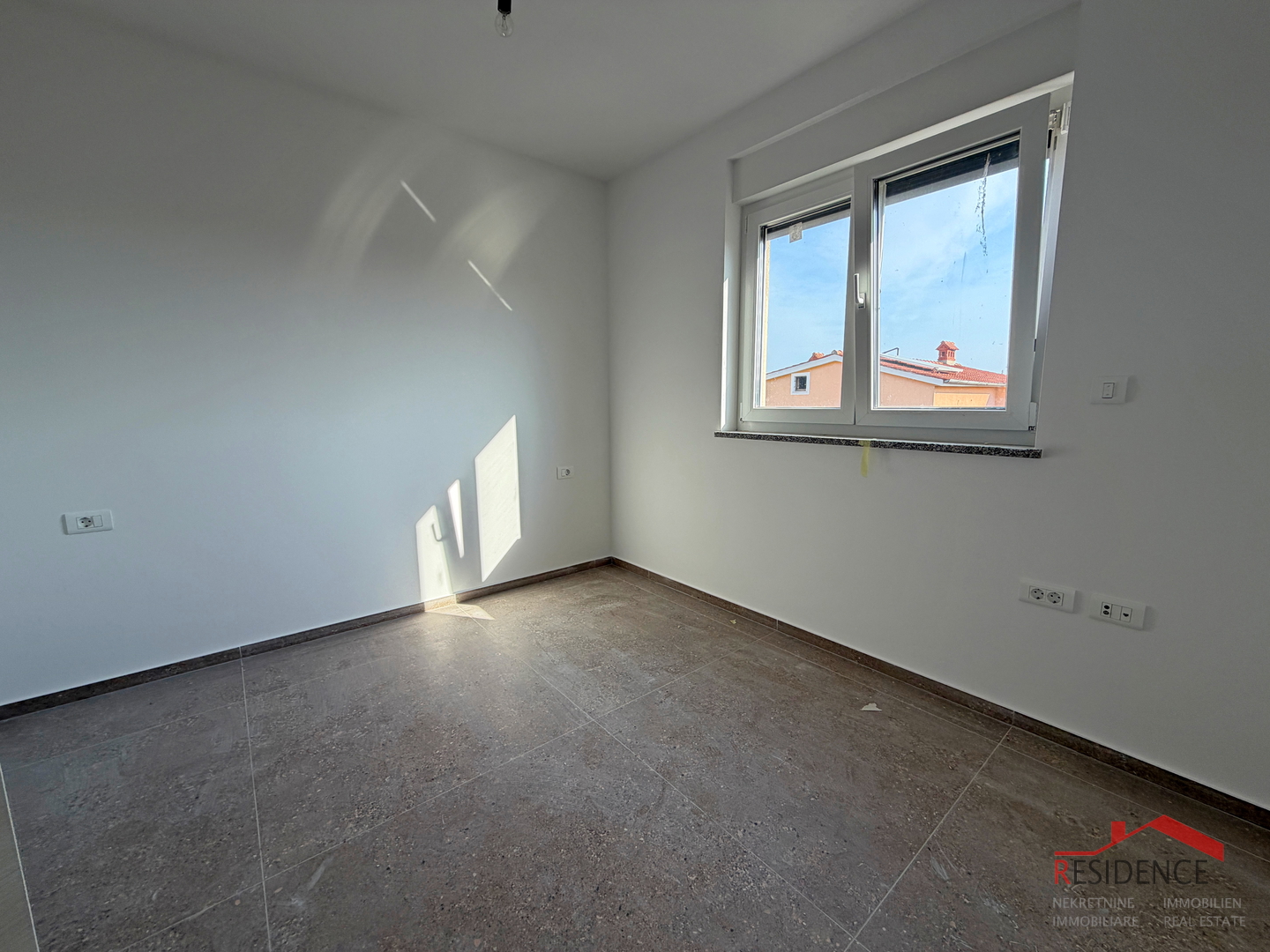 Pula, Valdebek, stan na 2 .katu, garaža