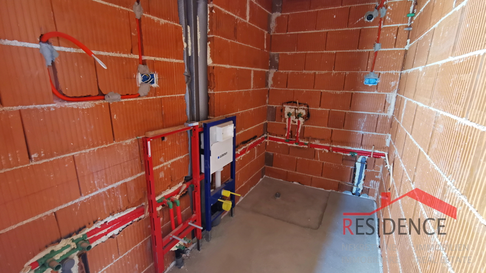 Pula, Valdebek, Wohnung im 2. Stock, Garage