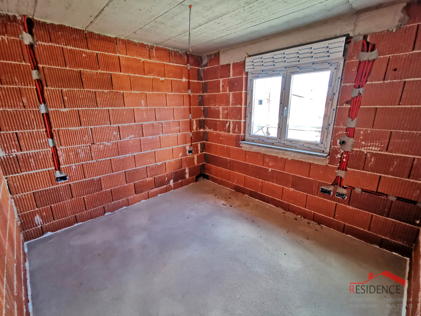 Pula, Valdebek, Wohnung im 2. Stock, Garage