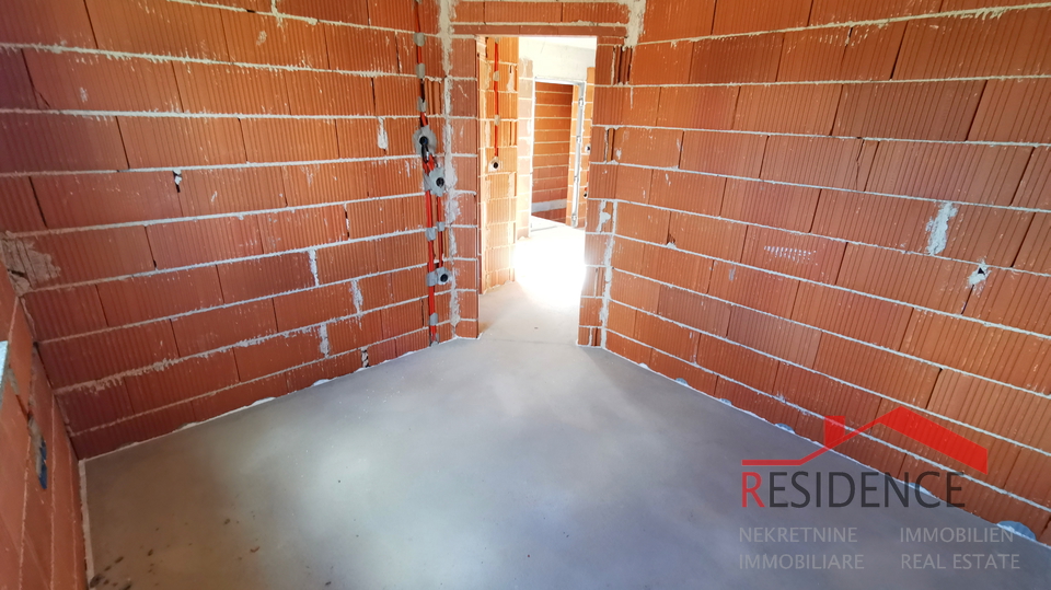 Pula, Valdebek, Wohnung im 2. Stock, Garage