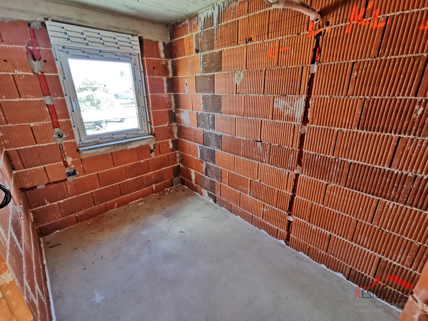 Pula, Valdebek, Wohnung im 2. Stock, Garage