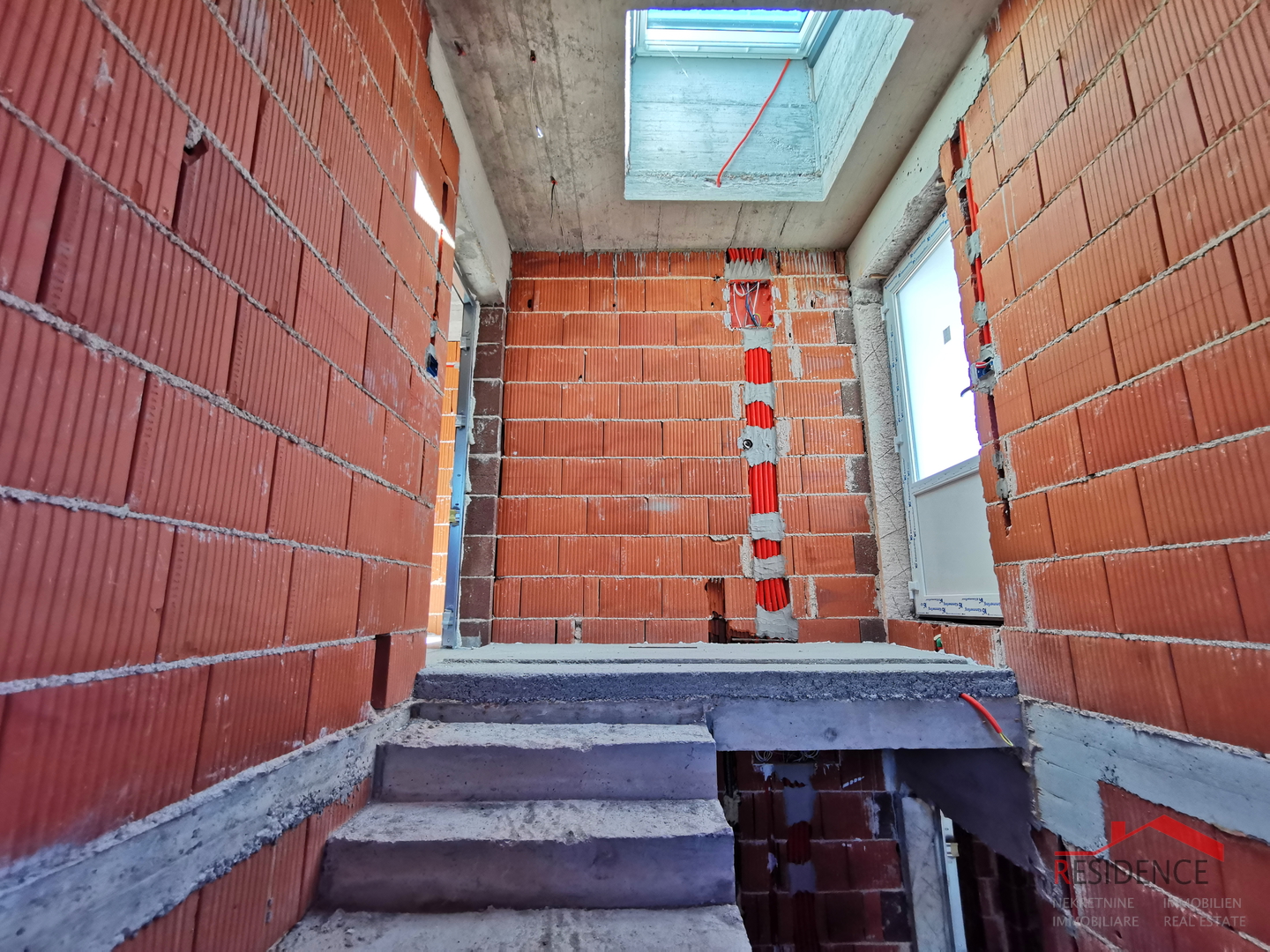 Pula, Valdebek, Wohnung im 2. Stock, Garage