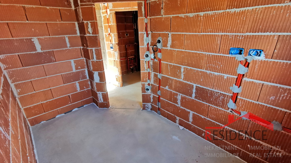 Pula, Valdebek, Wohnung im 2. Stock, Garage