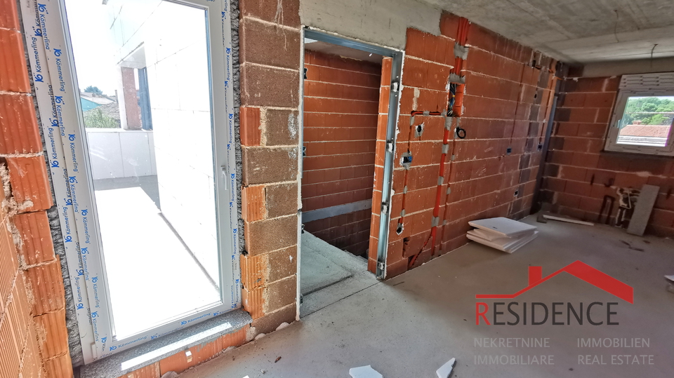 Pula, Valdebek, Wohnung im 2. Stock, Garage