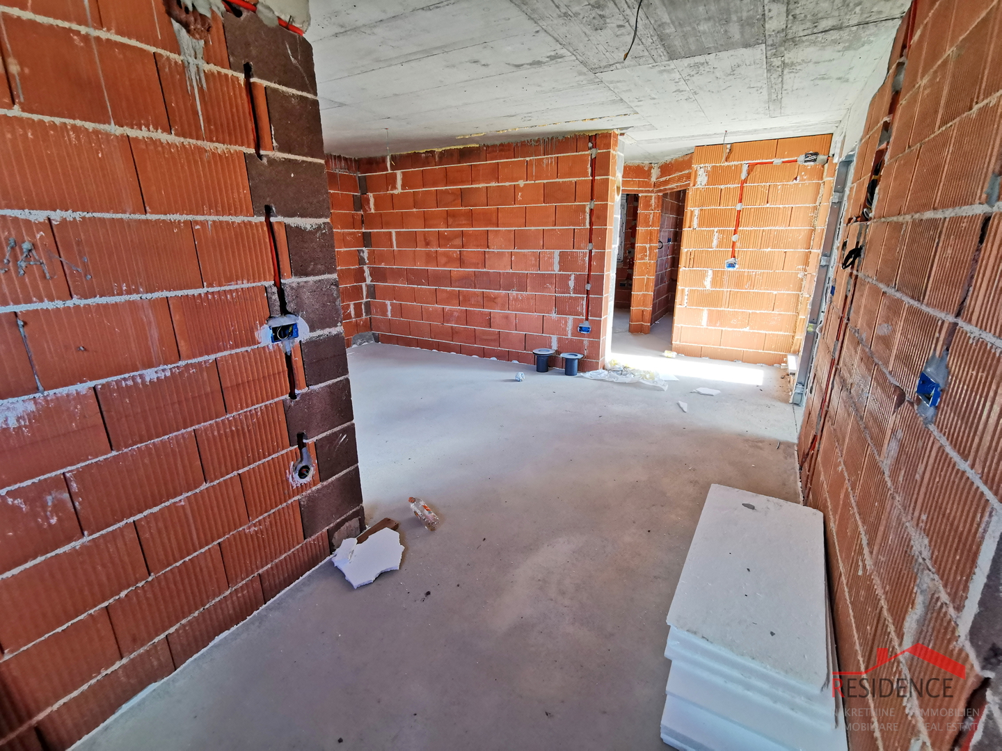 Pula, Valdebek, Wohnung im 2. Stock, Garage