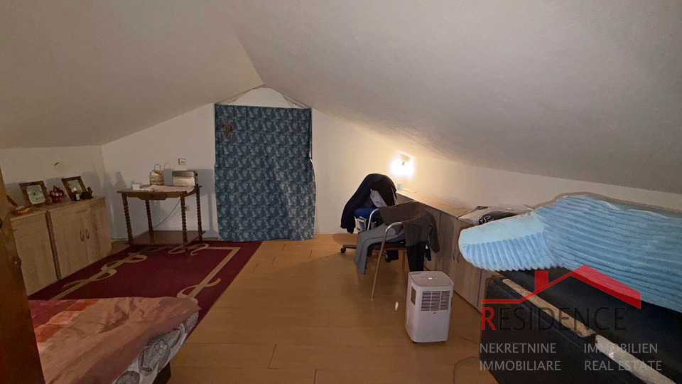 Pula, Veli Vrh, Haus