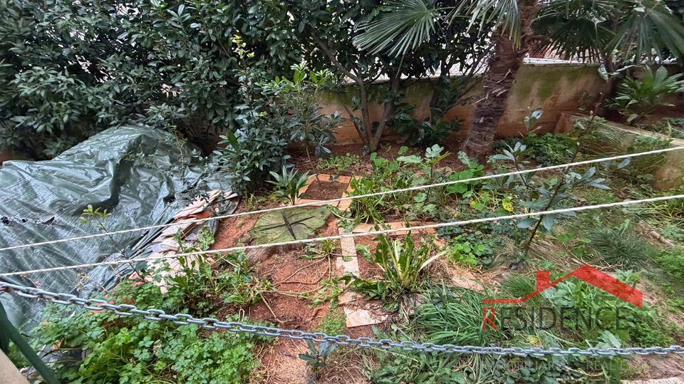 Pula, Veli Vrh, Haus