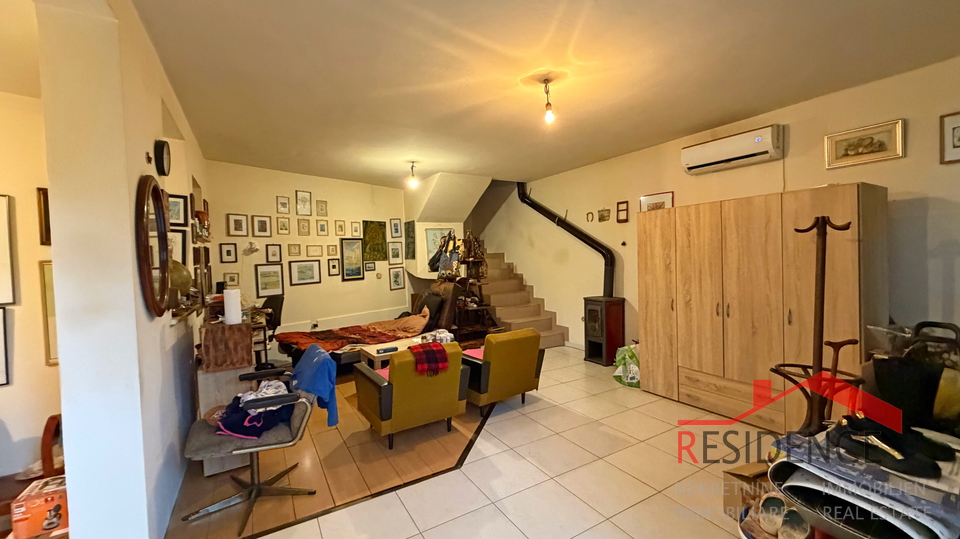 Pula, Veli Vrh, Haus