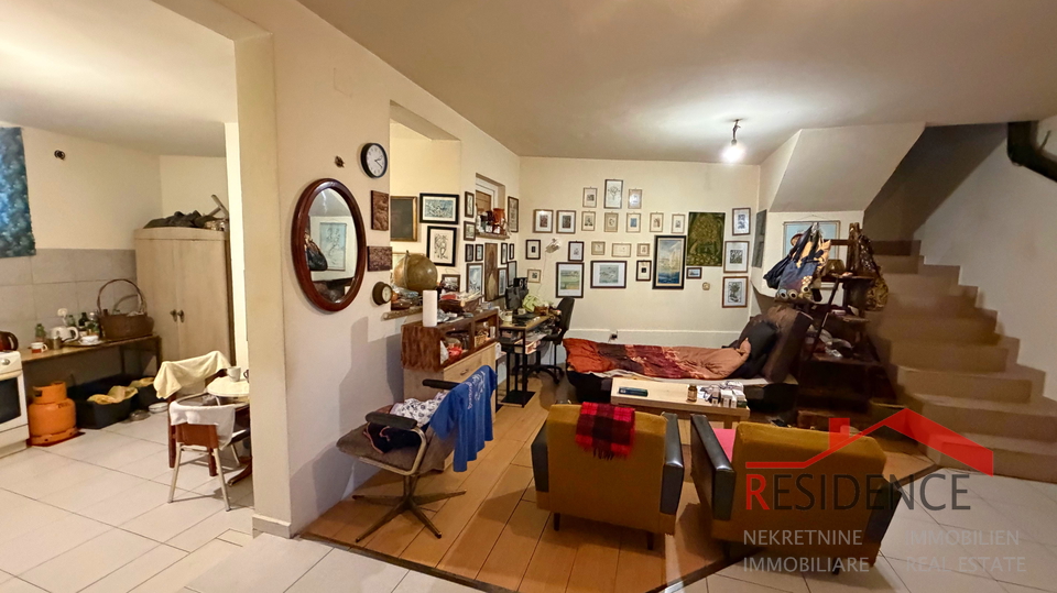 Pula, Veli Vrh, Haus