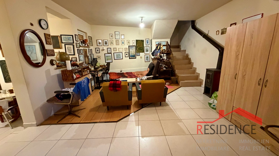 Pula, Veli Vrh, Haus