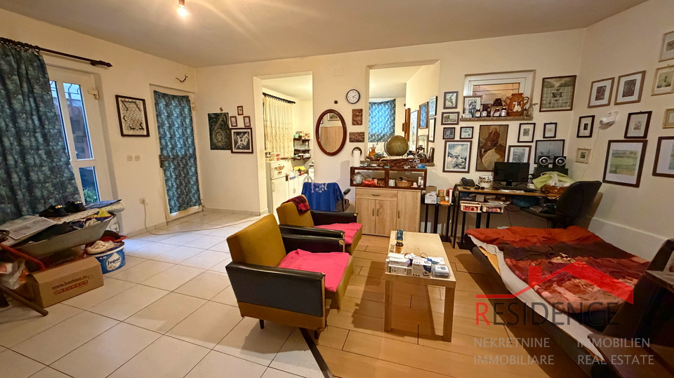 Pula, Veli Vrh, Haus