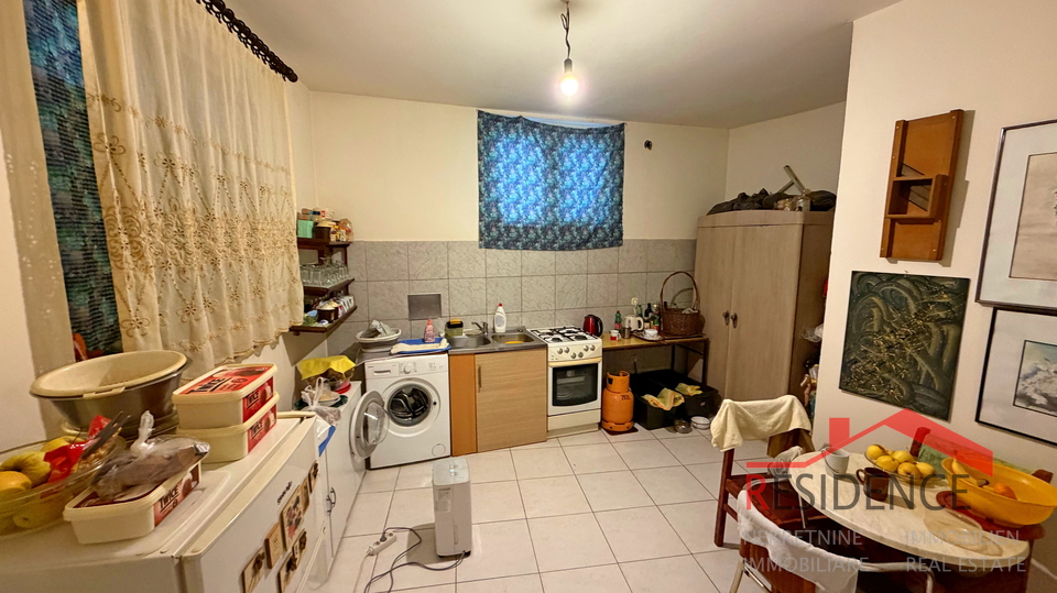 Pula, Veli Vrh, Haus