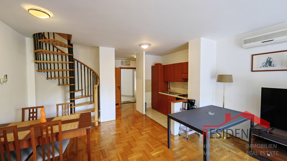 Pula-Verudela, lijepi dvoetažni apartman na prvom katu