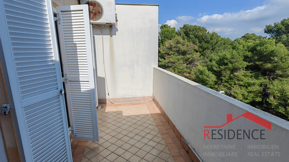 Pula-Verudela, lijepi dvoetažni apartman na prvom katu