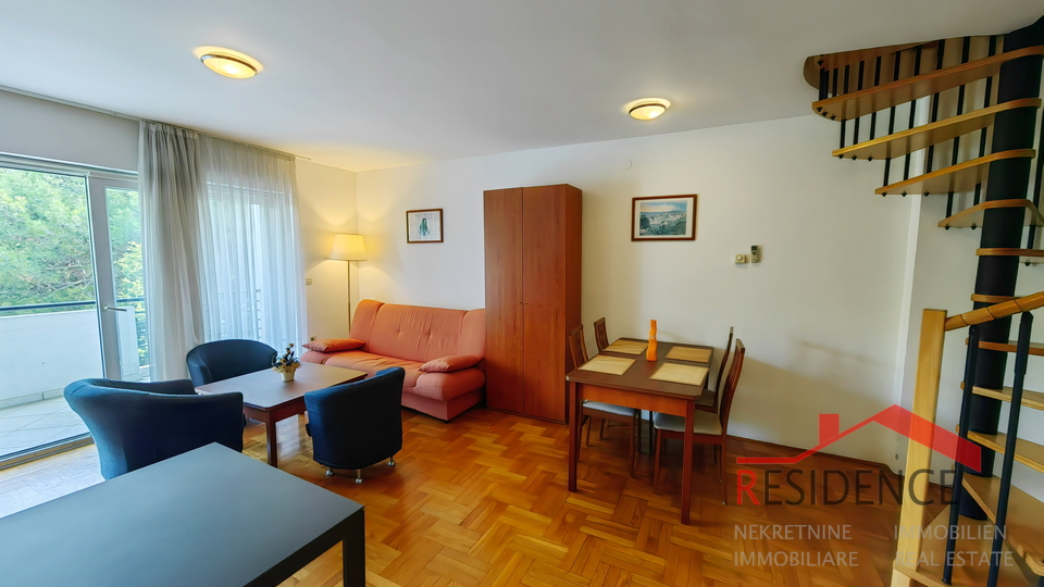 Pula-Verudela, lijepi dvoetažni apartman na prvom katu