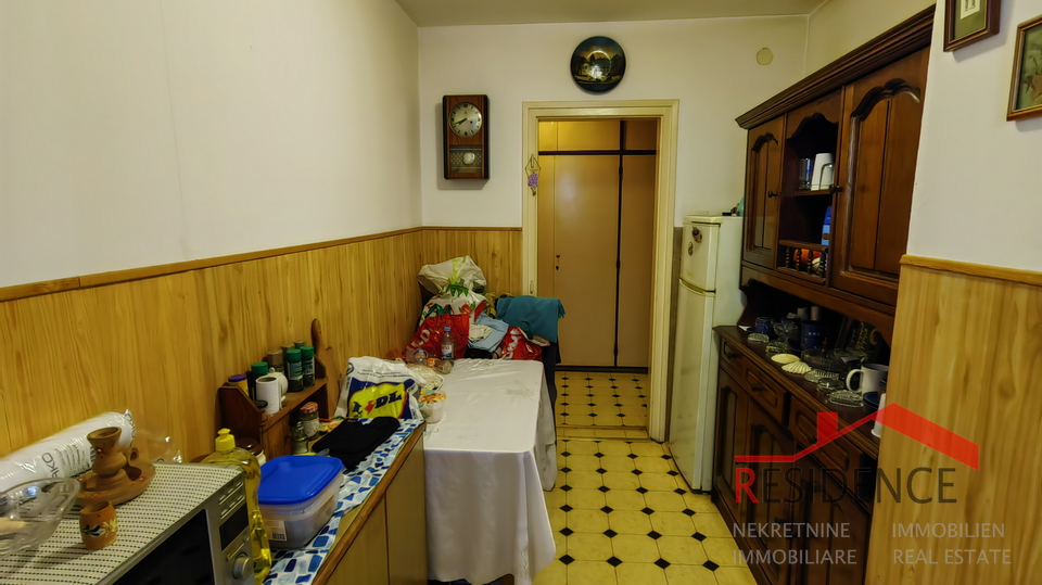 Pula, Wohnung im Zentrum im ersten Stock
