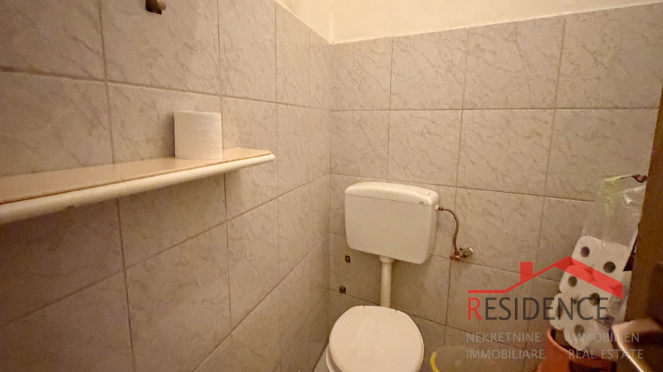 Pula, Veli Vrh, Haus