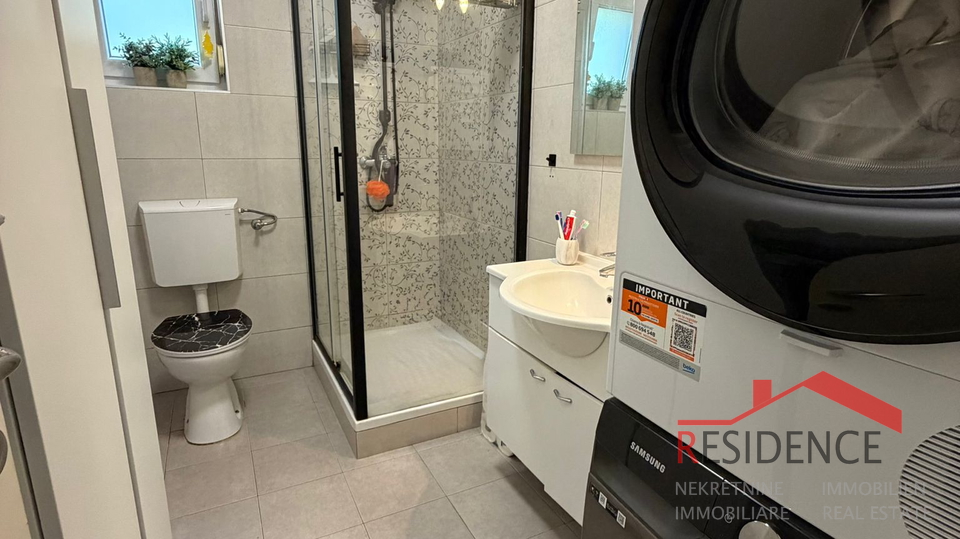 Pula-&Scaron;ijana&comma; lijepi dvoeta&zcaron;ni stan s dvije terase i pogledom na grad